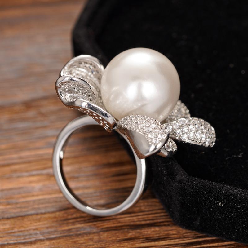 Huitan Gorgeous Flower Design Women Ring Full Bright Cubic Zirconia Elegant Wedding Party Imitation Pearl Accessories Jewelry