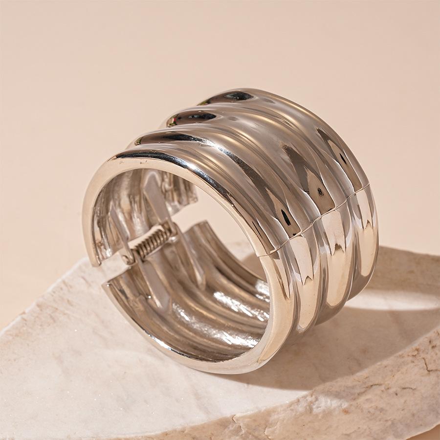 Kaimei 2025 Fashion Jewelry Design Metal Surface Multi-layer Circle Opening Bracelet Chunky Polish Gold Bangle Bracelet Women