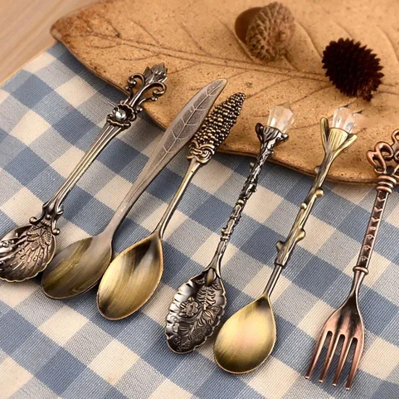 6 Stück Vintage Löffel Gabel Mini Königlicher Stil Bronze Farbe Metall Geschnitzt Kaffee Obst Dessert Gabel Rührlöffel Küchenwerkzeug