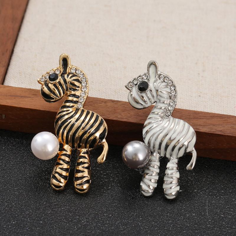 Exquisite Persönlichkeit Tier Perle Zebra Brosche Anstecknadel für Damen Kleidung Mantel Schmuck Accessoires Geschenke