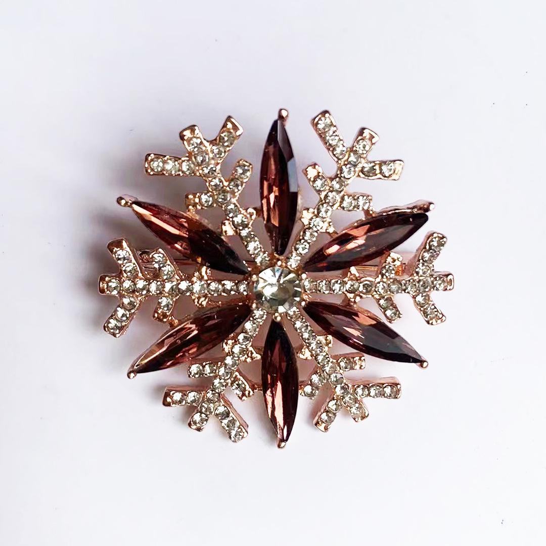 

Елегантна кришталева брошка-сніжинка для костюмів та кардиганів