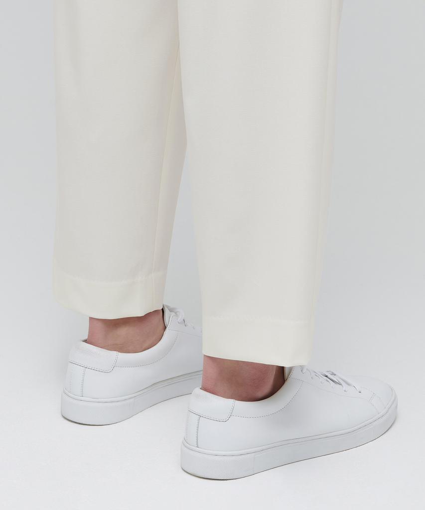Musinsa Standard Lightweight Wide Drawstring Banded Crop Slacks [Cream]