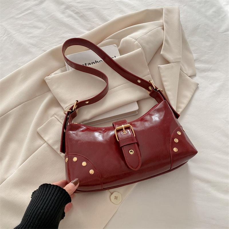 

Милые и классные малышки, сумка-тоут с заклепками, женская, 2025, новая, ретро, сумка подмышкой, большая вместительная сумка через плечо, сумка-мессенджер красный