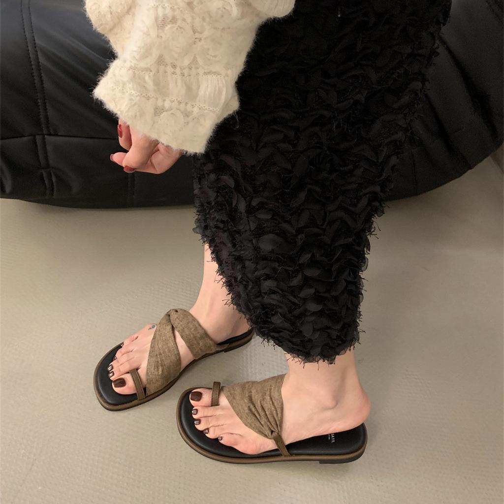 Trendy brand niche leopard print toe slippers women's summer wear fashion design sense flat bottom open toe beach vacation cool slippers