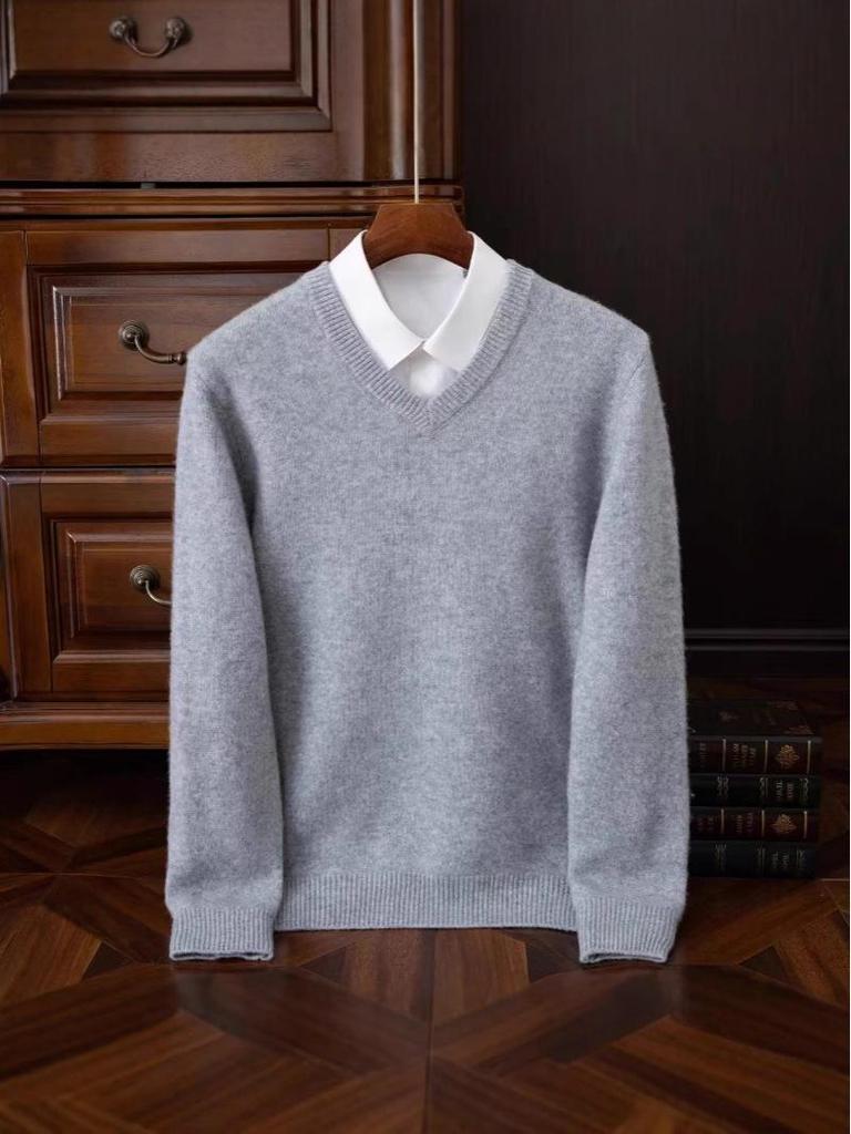 Men's Round Neck Pure Wool Pullover Sweater – Solid Color Knit Base Layer
