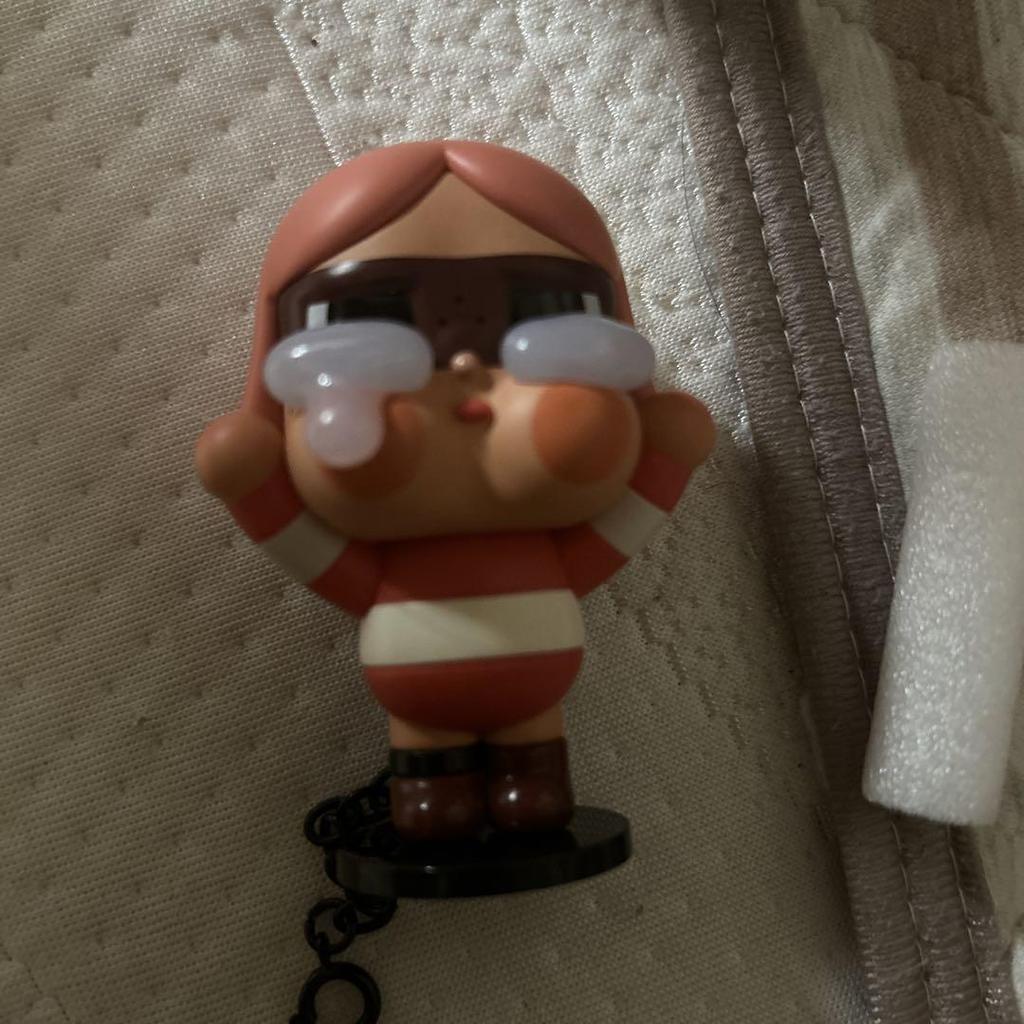 [USED] Crying Again Figure