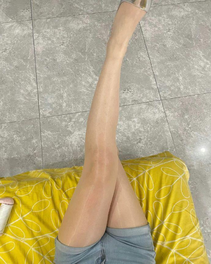 

Настоящие блестящие ультратонкие колготки с конским маслом - черные летние чулки телесный