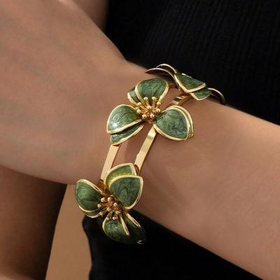 Retro-style Floral Bracelet with Green Floral Pattern Adjustable Open-ended Design for Women