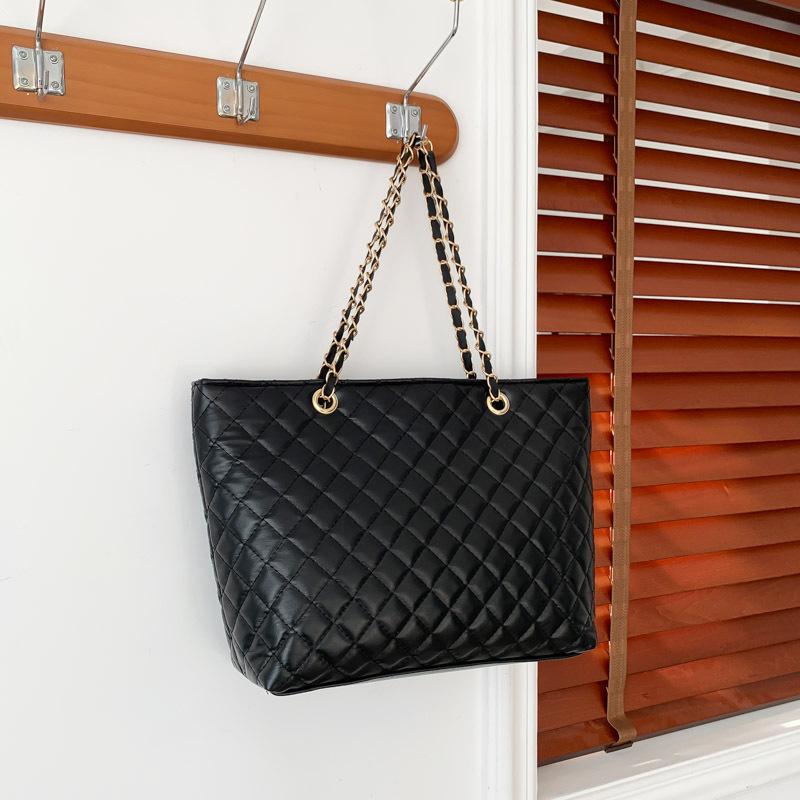 

Large capacity large bag women s new trendy versatile shoulder bag messenger bag diamond chain bag tote bag чёрный