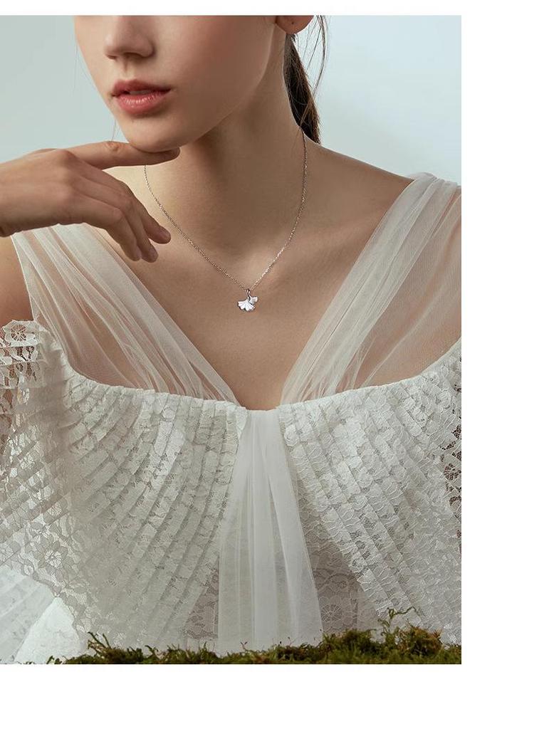 S925 Sterling Silver Ginkgo Leaf Necklace for Women: Three Lives Apricot Light, Luxurious, and Versatile High-End Clavicle Chain.