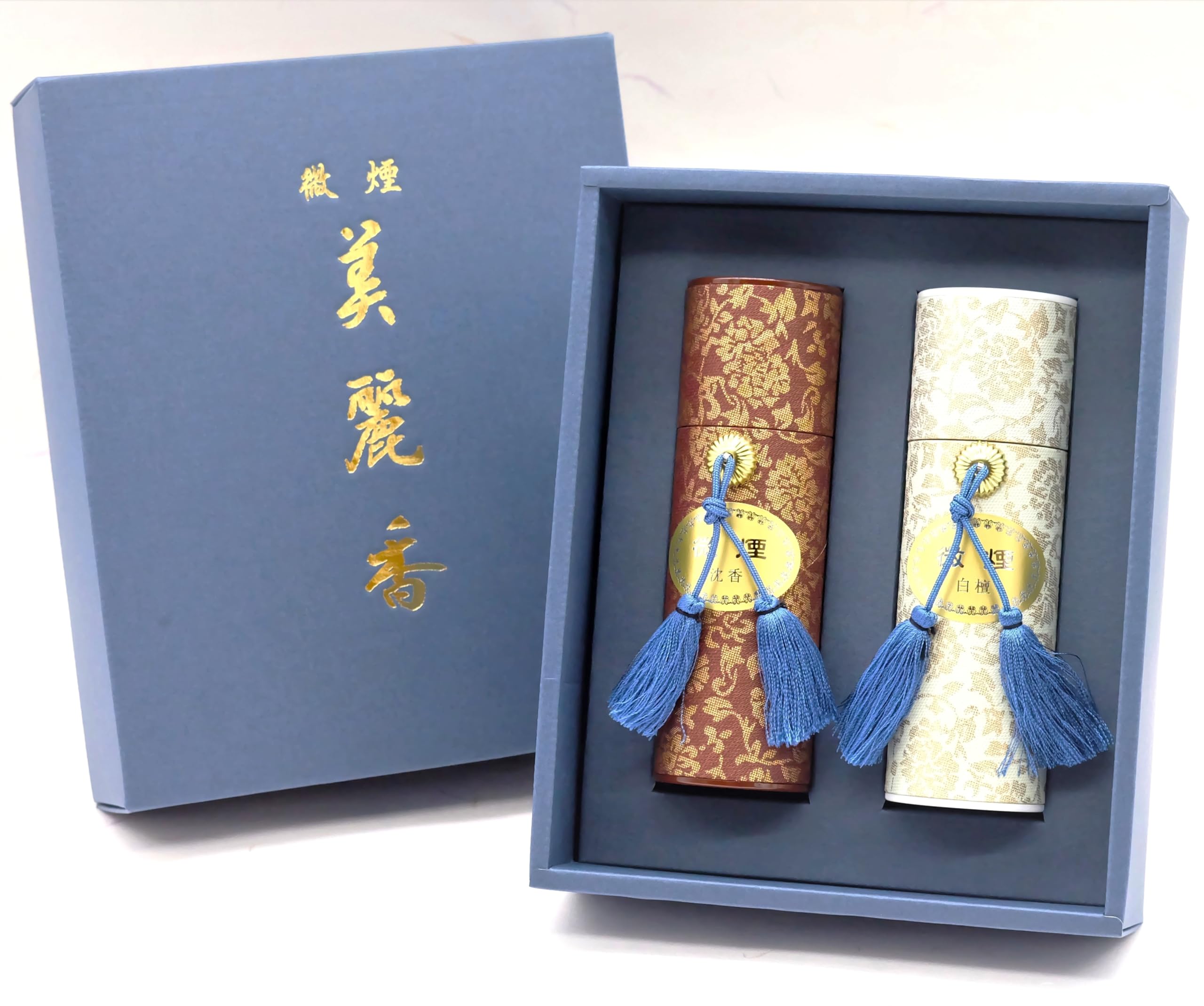 

[Bireikou Low-Smoke Incense, Two-Type Incense, Wrapped in a Furoshiki] Sandalwood and Agarwood Scents. Wrapped in a Furoshiki and includes a gift