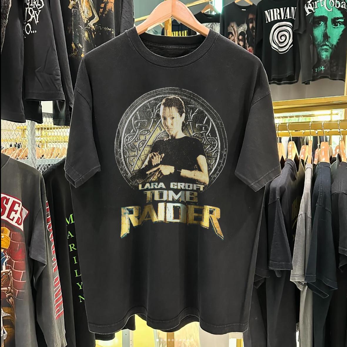 Mysterious Teen Tomb Raider Aged T-Shirt Black M L