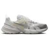 Nike V2K Run Metalická stříbrná W - FD0736-104
