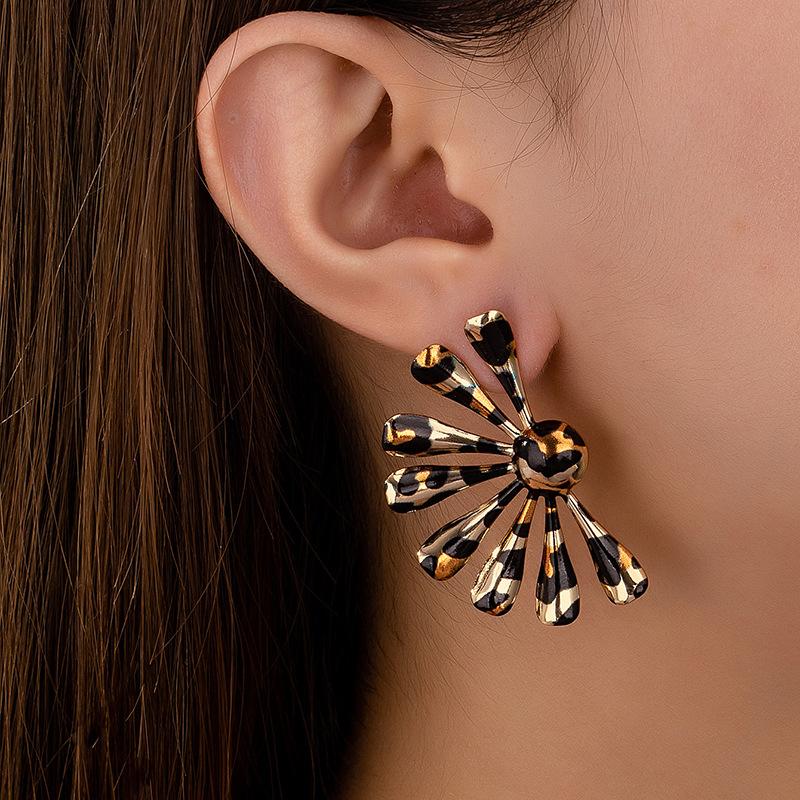 Leopard Print Sunflower Earrings Retro Women s Irregular Metal Earrings Suitable Women Holiday Parties Fashion Jewelry Earrings