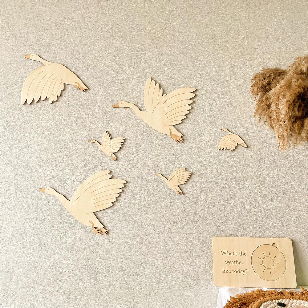 Nordic Wooden Goose Wall Decoration, Flying Birds Pasteable Wall Hanging Pendant Children's Room Wooden Wall Sticker Decoration