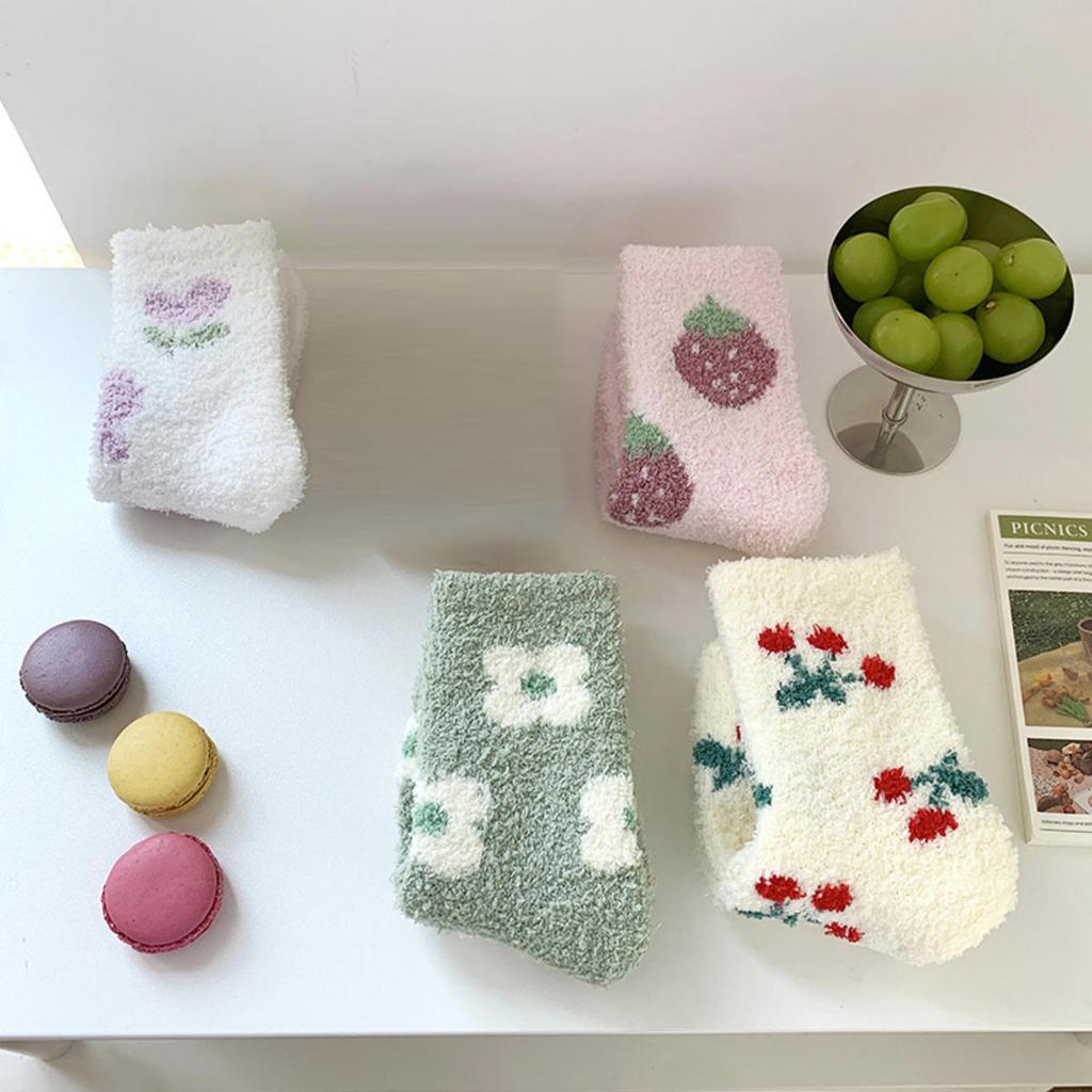 1 Pair Coral Fleece Mid-Calf Socks - Thickened Winter Warm Floor Socks with Cartoon Patterns for Women