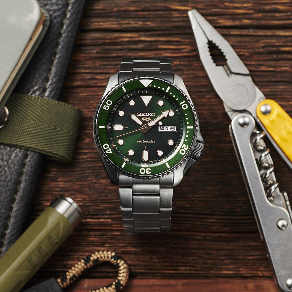 Seiko 5 Sportovní automatické pánské hodinky SRPD63K1 se zeleným ciferníkem