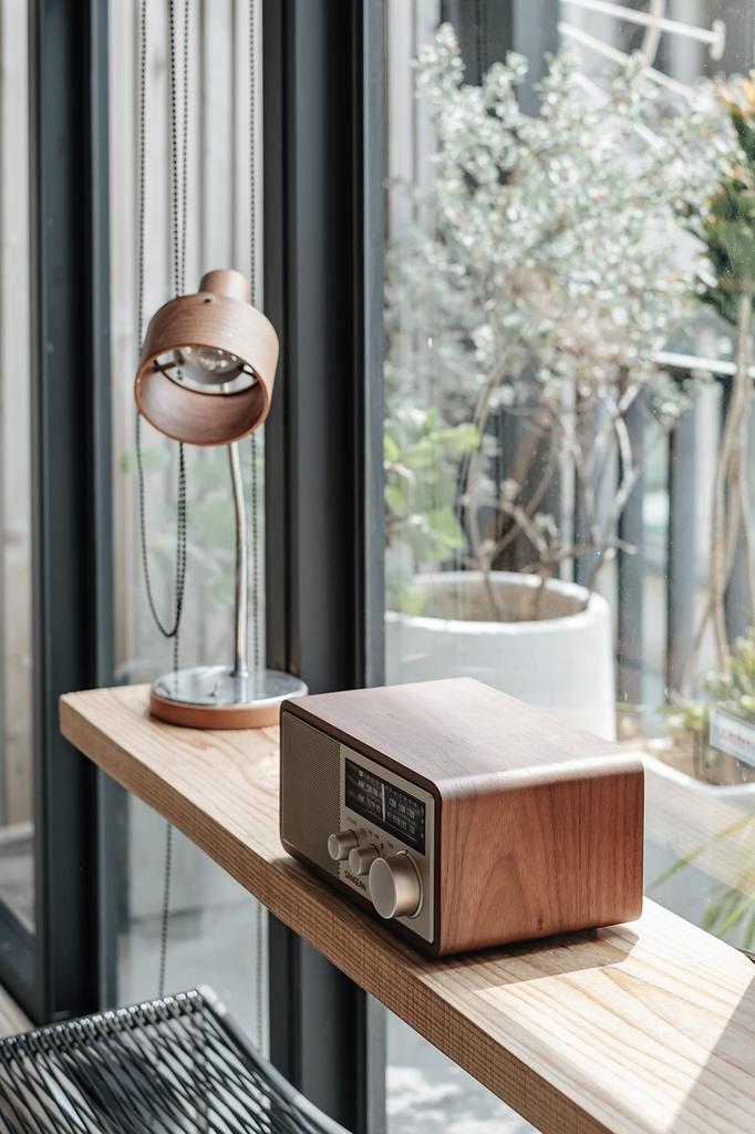 SANGEAN WR-302 Bluetooth Speaker with FM/AM Radio, Walnut [Bluetooth Compatible]