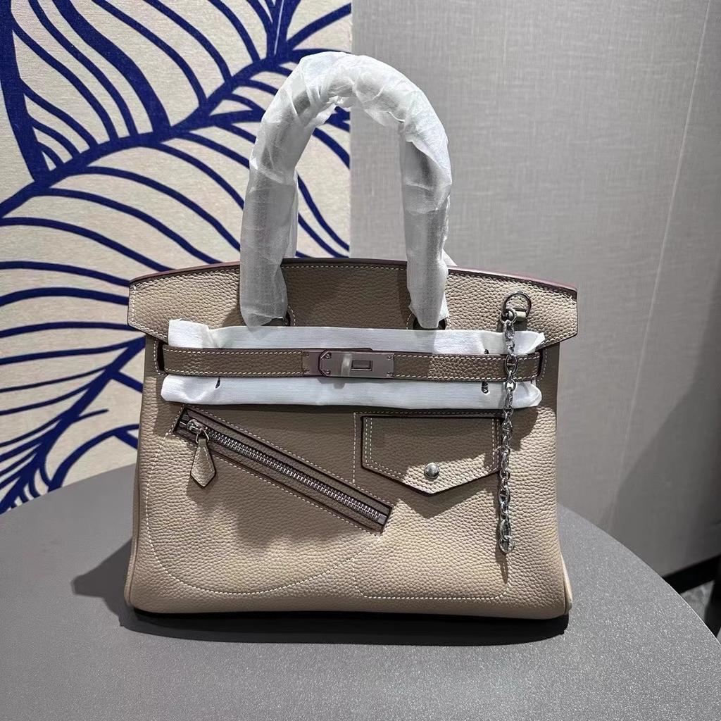 Νέο Στυλ Δερμάτινη Τσάντα με Ροκ Τρουκς από Δέρμα Μοσχαριού Ανώτερης Στρώσης BK25/30 Γνήσιο Δέρμα Γυναικεία Τσάντα Μεγάλης Χωρητικότητας Χειραποσκευή