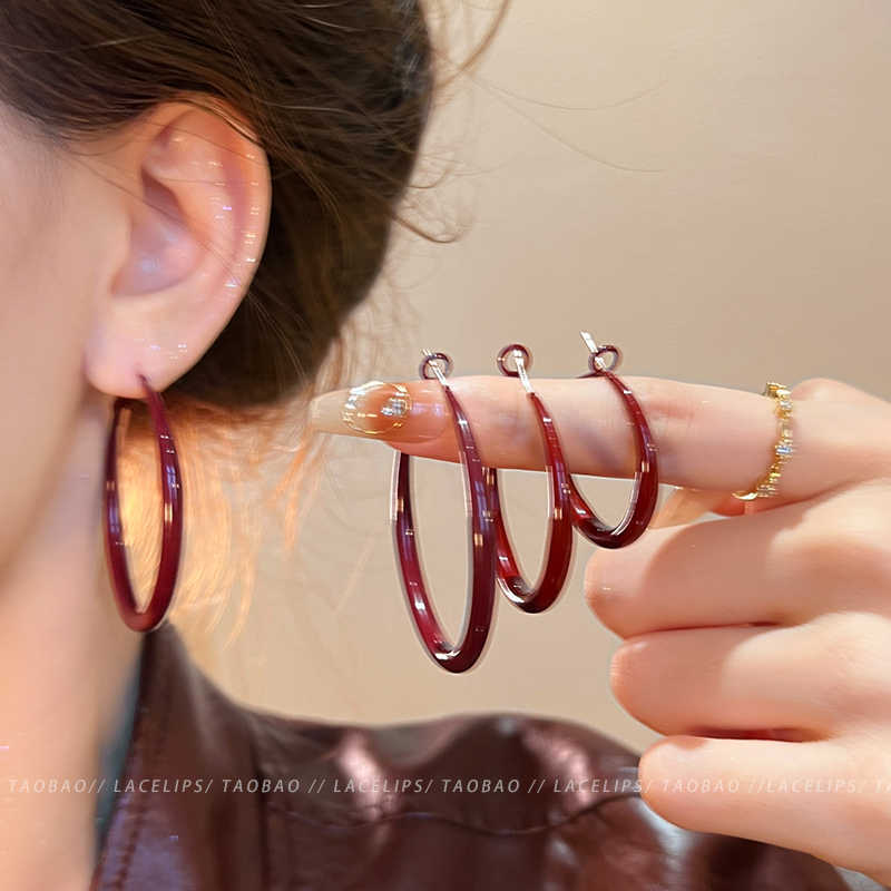 Circular Earrings - Elegant and Sophisticated Vintage Style Ear Cuffs for Autumn and Winter Ear Accessories