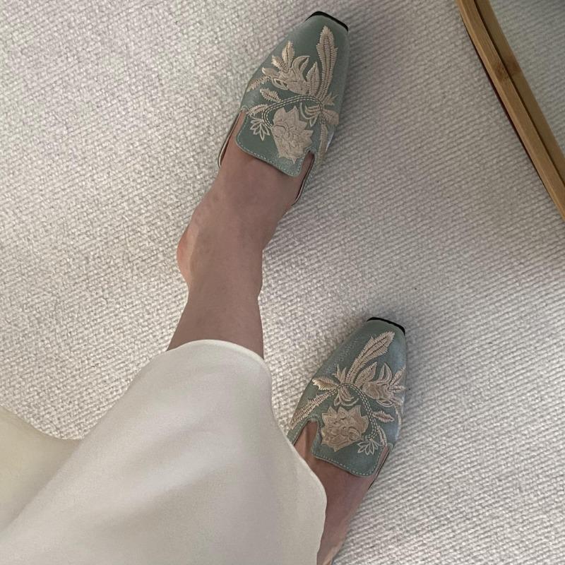 Fashion Spring New Baotou Slippers Women's Square Head Shallow Mouth Embroidery Satin Soft Sole Anti-slip Wear-resistant Flat Shoes