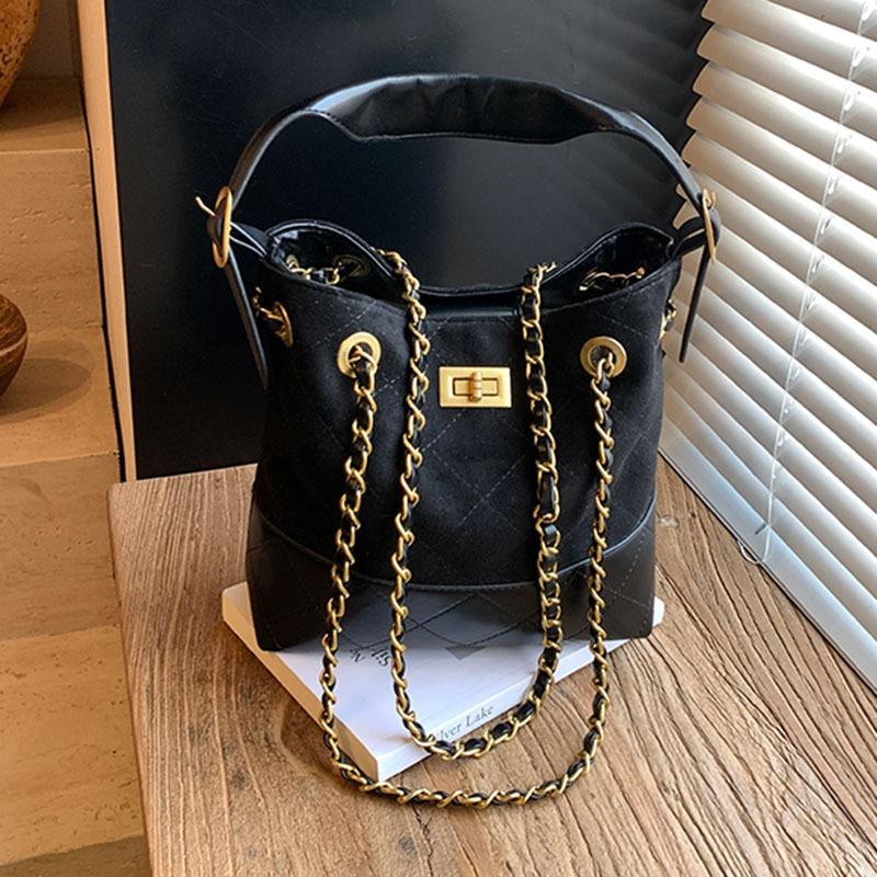 Retro contrasting color large-capacity commuter tote bag new fashionable versatile bucket underarm chain bag