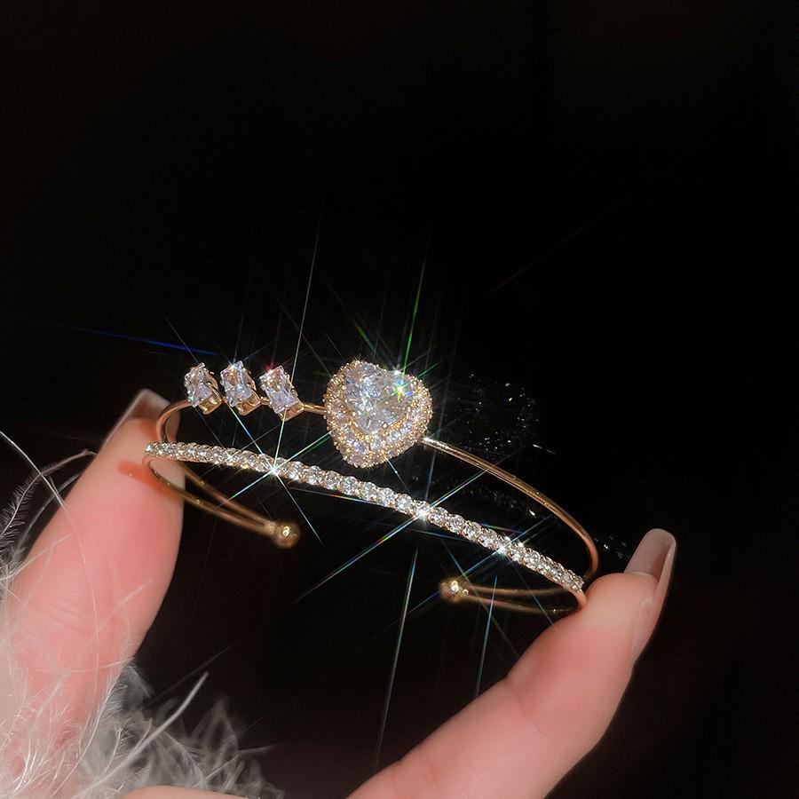 Zarif Çok Katmanlı İnci ve Rhinestone Esnek Bileklik: Zarif Üst Düzey Moda Takıları