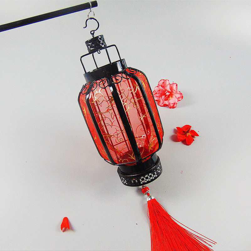 Hanfu Style Antique Handheld Lantern - Iron Art, Luminous Palace Lantern, Chinese Style Photography Prop, Flower Design