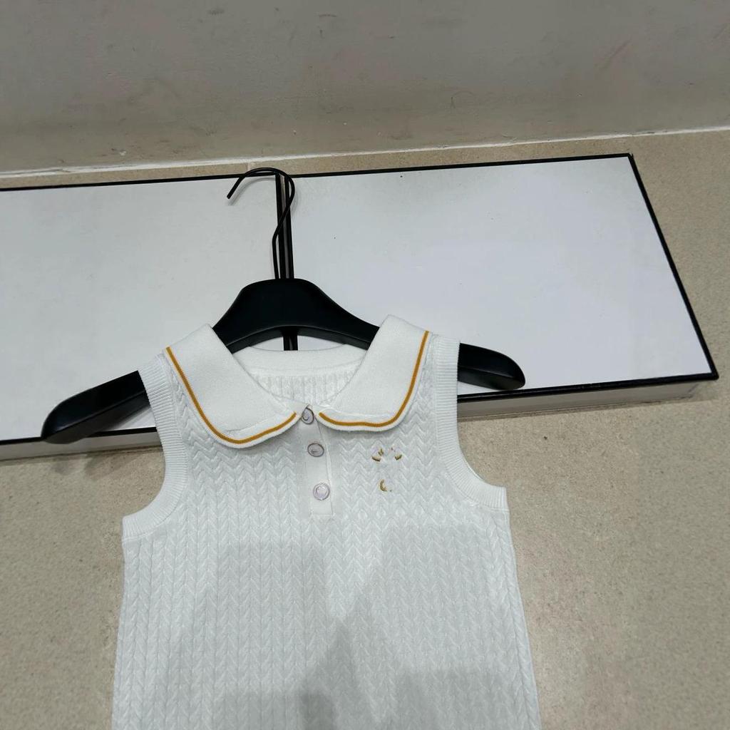 European Style Embroidered Bee Lapel Knit Vest: Trendy, Slim-Fit, and Versatile for a Luxurious Touch