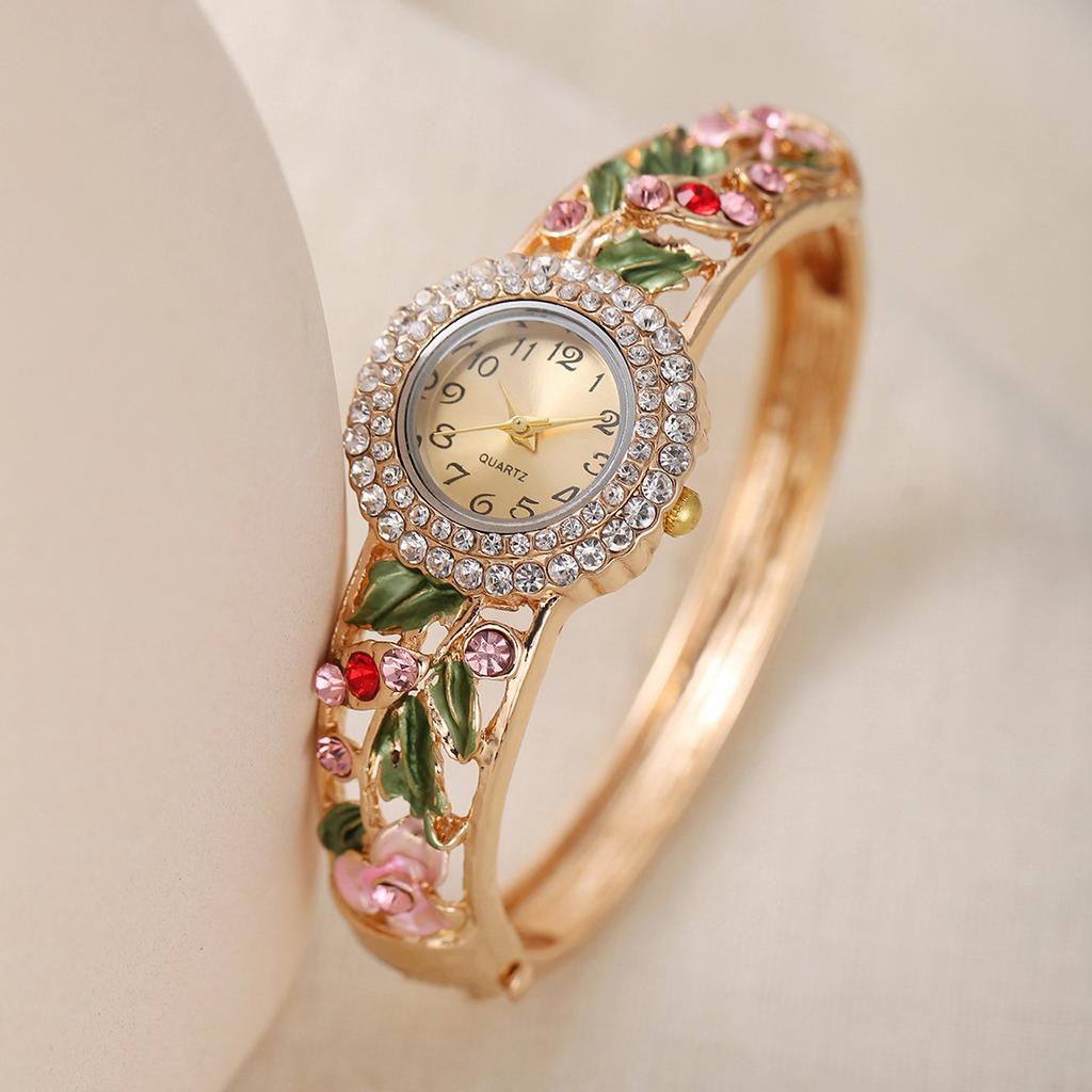 2026 New Women's Diamond Encrusted Decorative Flower Quartz Watch Fashion Alloy Bracelet Watch for Women