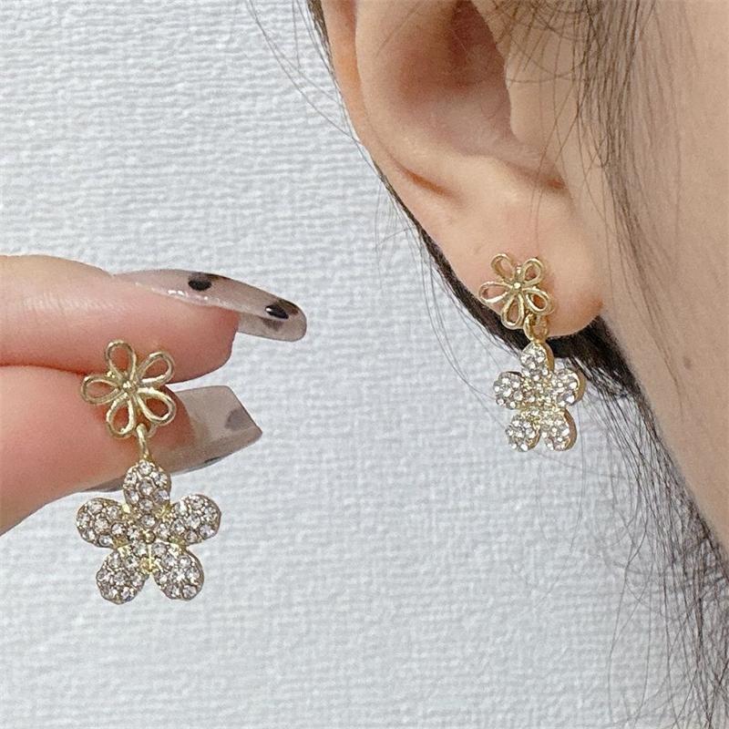 Exquisite Glittering Crystal Flowers Dangle Earrings for Women Korean Fashion Jewelry Wedding Party Girl Jewelry Accessories