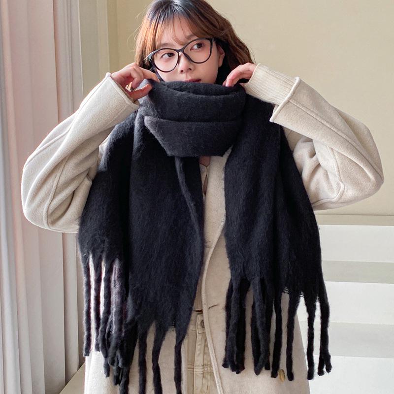 

Women s Winter High-End Korean-Style Shawl: Solid Color, Versatile, Thickened, Skin-Brightening, Warm, and Ideal for Couples and Students. 220*40cm [240g]