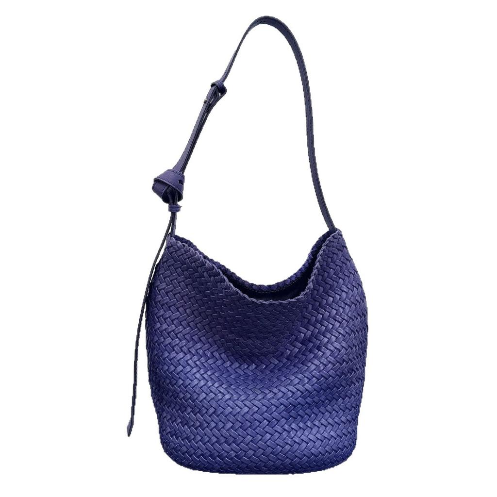 First layer vegetable tanned cowhide hand-woven bucket bag, high-end niche design, genuine leather single shoulder crossbody commuter bag for women