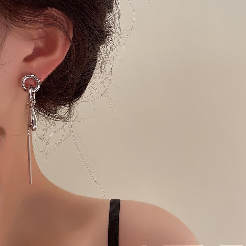 Minimalist Metal Tassel Long Earrings with Temperament Design