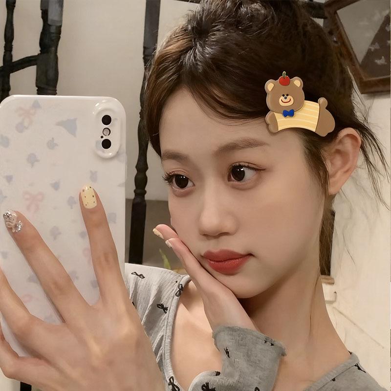 Mädchenhaftes Cartoon Teddybär Acryl Haarspangen Set - Feenhafte Haarnadeln und Pony-Accessoires.