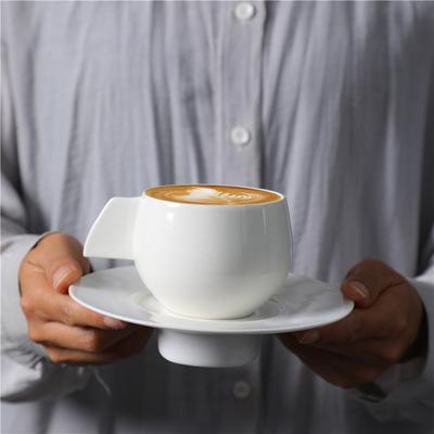 Zestaw filiżanki i spodka do kawy z białej porcelany, prosta ceramiczna filiżanka, popołudniowa herbata, kreatywna filiżanka do kawy espresso, filiżanka do wody