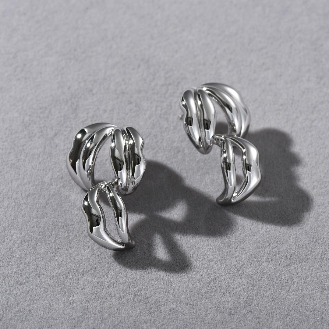 

Retro French Irregular Hollow Lip Earrings S925 Silver Needle Stud Earrings Simple And Fashionable Personalized Design Earrings