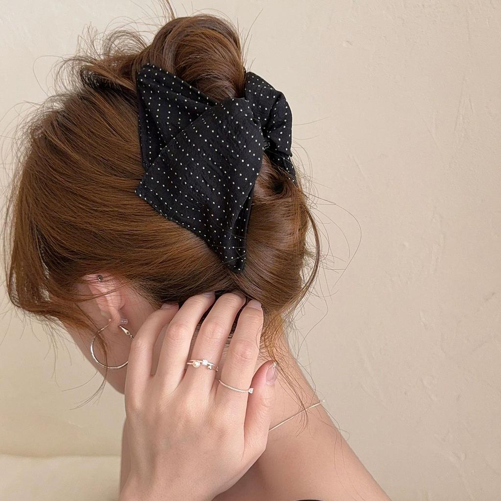 French Hepburn style triangle fabric small polka dot grab clip temperament back head hairpin shark clip hair accessories