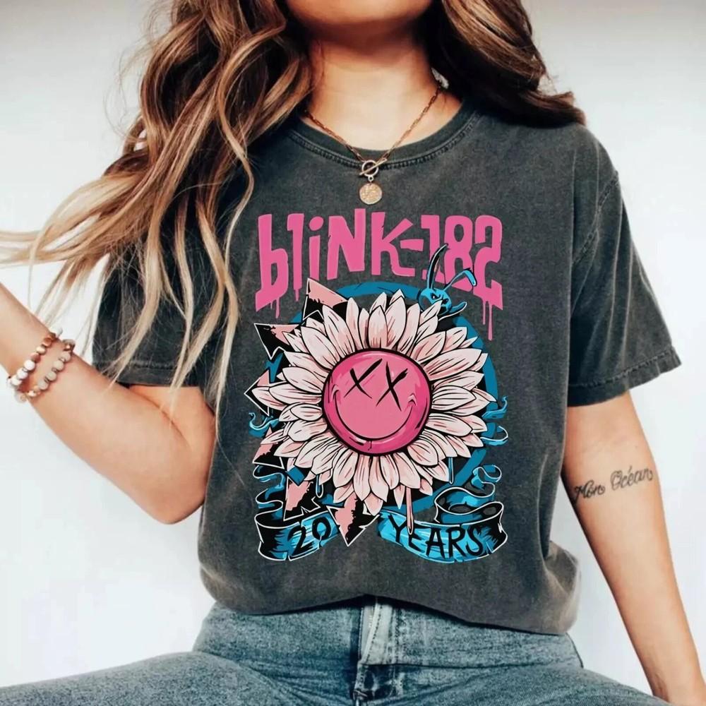Blink 182 T Shirt, Blink 182 World Tour 2023 Merch, Size S to 5XL Unisex T-Shirt M