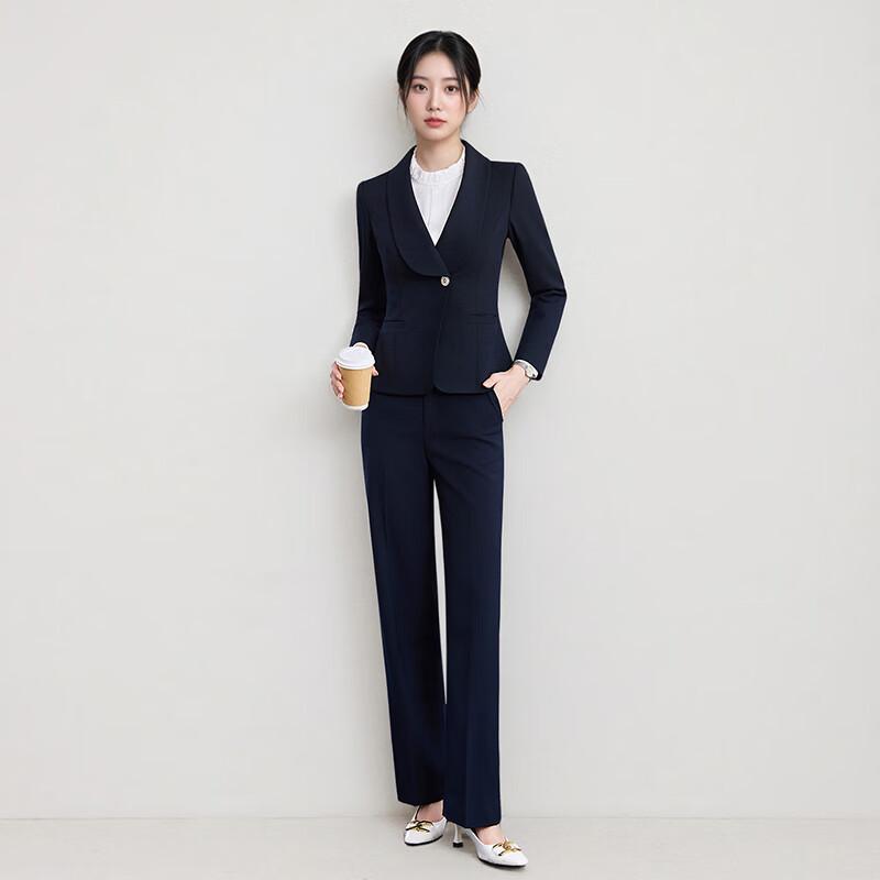 

Женский профессиональный короткий костюм M