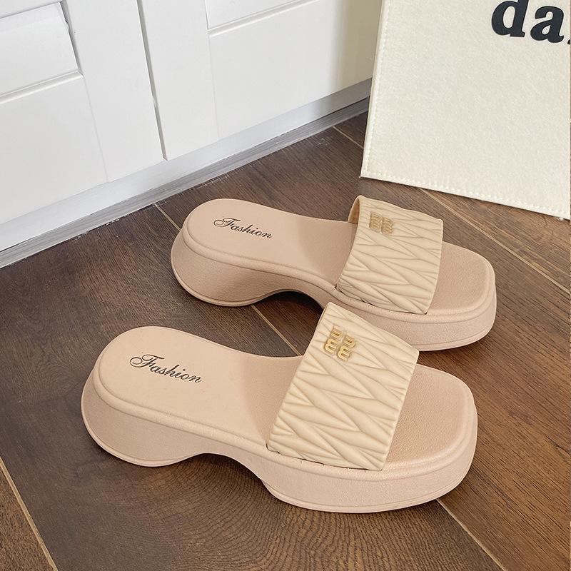 Fashionable Sandals for Women Wearing Thick Soled Non Slip Beach Slippers