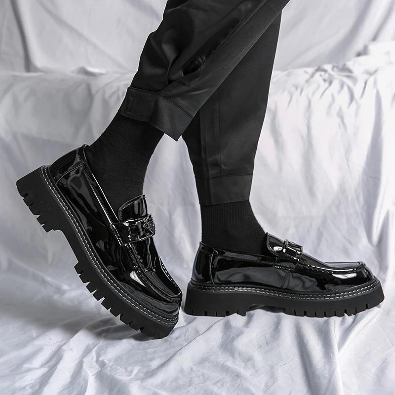 Nové Oxfordky pro muže Černé lakované mokasíny Kulatá špička Pánská formální obuv Obchodní Ručně vyráběné