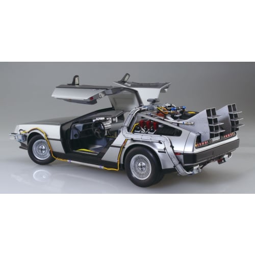 Aoshima Bunka Kyozai Movie Mecha No. BT-01 Back To the Future Part I Time Machine 1/24 Scale Plastic Model