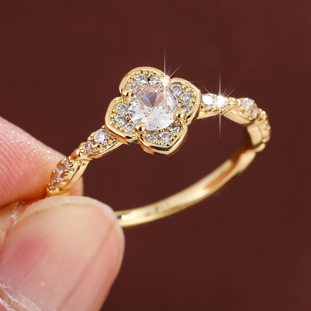 Exquisite Four-Leaf Clover Ring Sparkling Synthetic Zirconia Ring For Women'S Perfect Gift