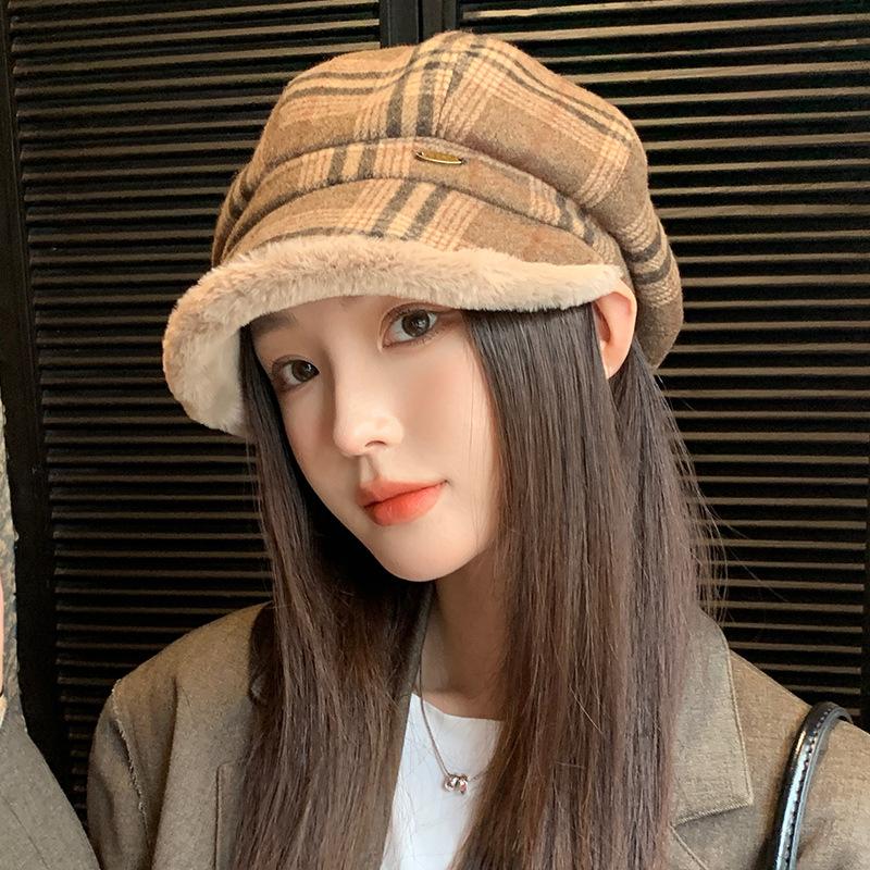 Autumn and Winter New Retro Plaid Plush Hat for Women Warm Octagonal Hat Versatile Face Showing Duck Tongue Beret