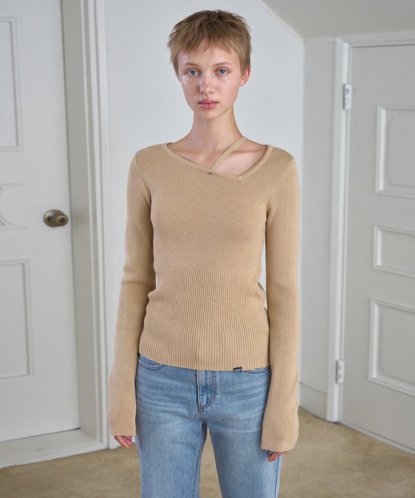 Simeteuligpeosenteu Unbalanced Neckline Knit Top / Beige
