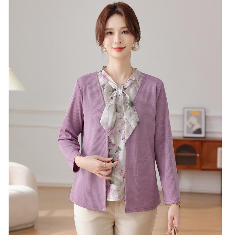 Middle-aged Mother's Fashion Shirt, Middle-aged and Elderly Fake Two Thin Sweaters, Ladies' Western-style Tops, New Styles In Early Autumn.