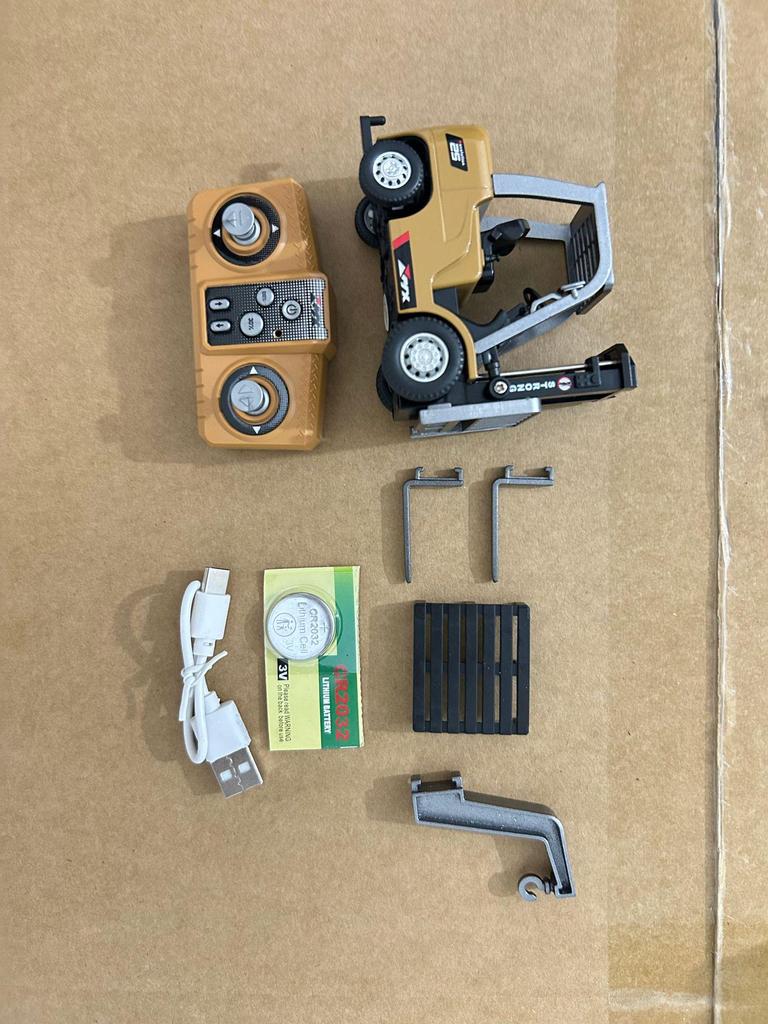 1/64 Scale Remote Control Mini Alloy Forklift Toy.