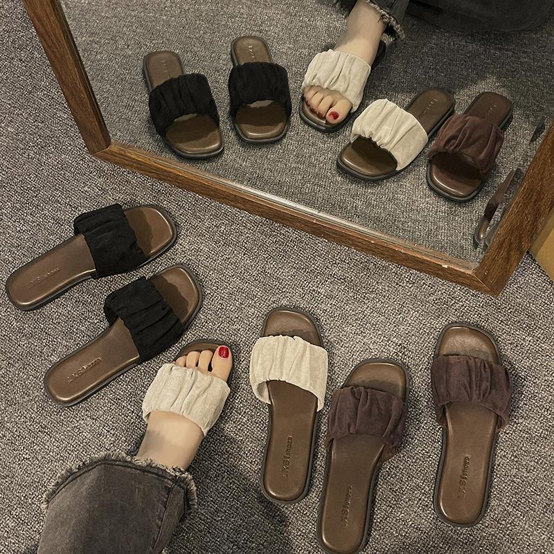 Cool Slippers Women's New Summer Wear In 2025 Internet Celebrity Vacation Flat Beach Sandals One-word Slippers Women
