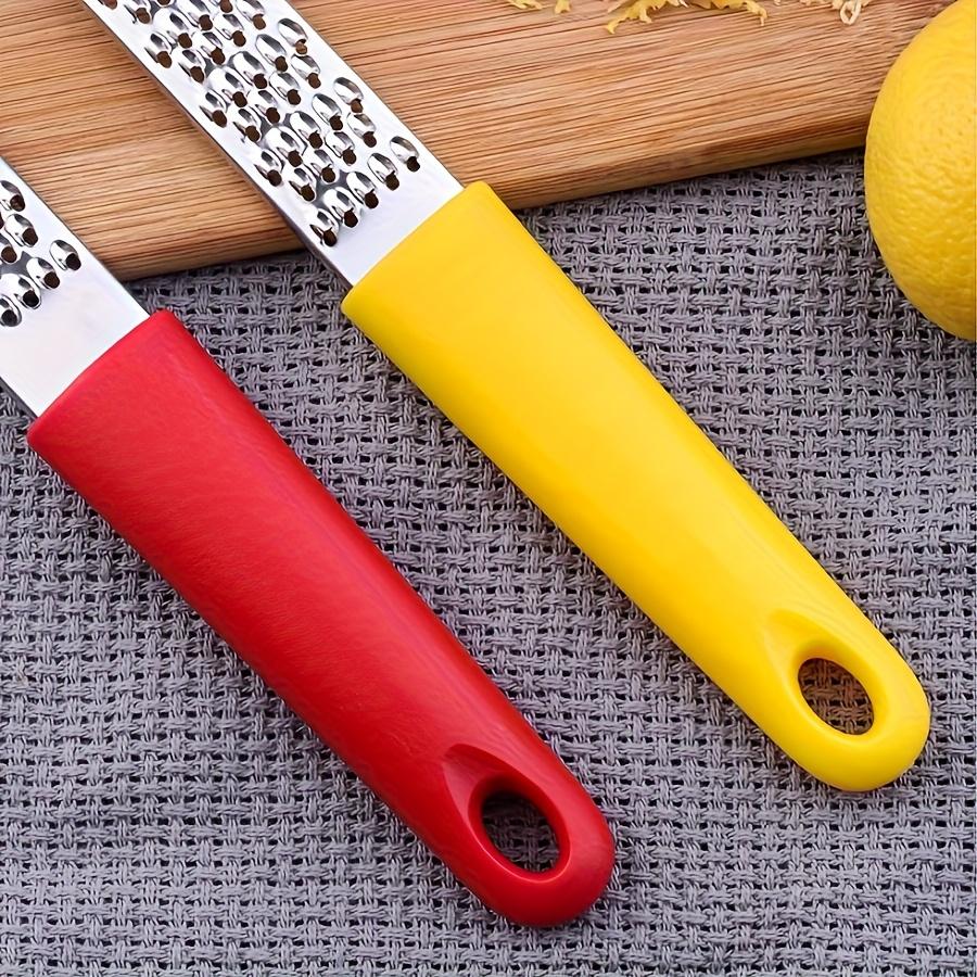 Käsereibe aus Edelstahl für die Küche – Professioneller Zitronenschaber aus rostfreiem Metall mit ergonomischem Griff – Handliche, flache Reibe für Käse